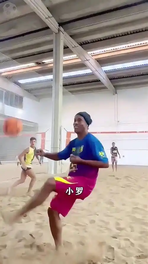 洛在比赛中