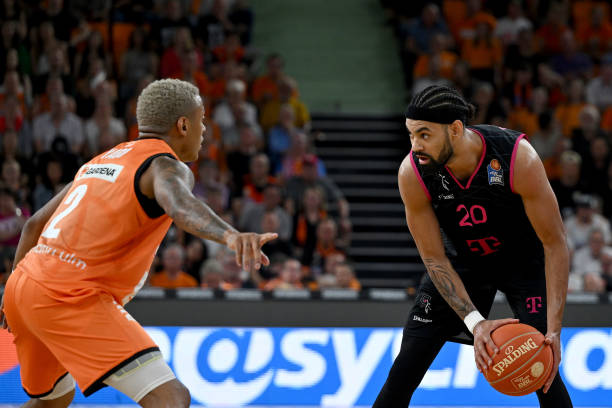 8名球队仅 8名球队仅